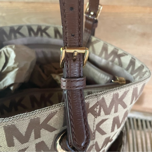 Michael Kors Brown and Tan Signature Large Tote - Picture 5 of 14